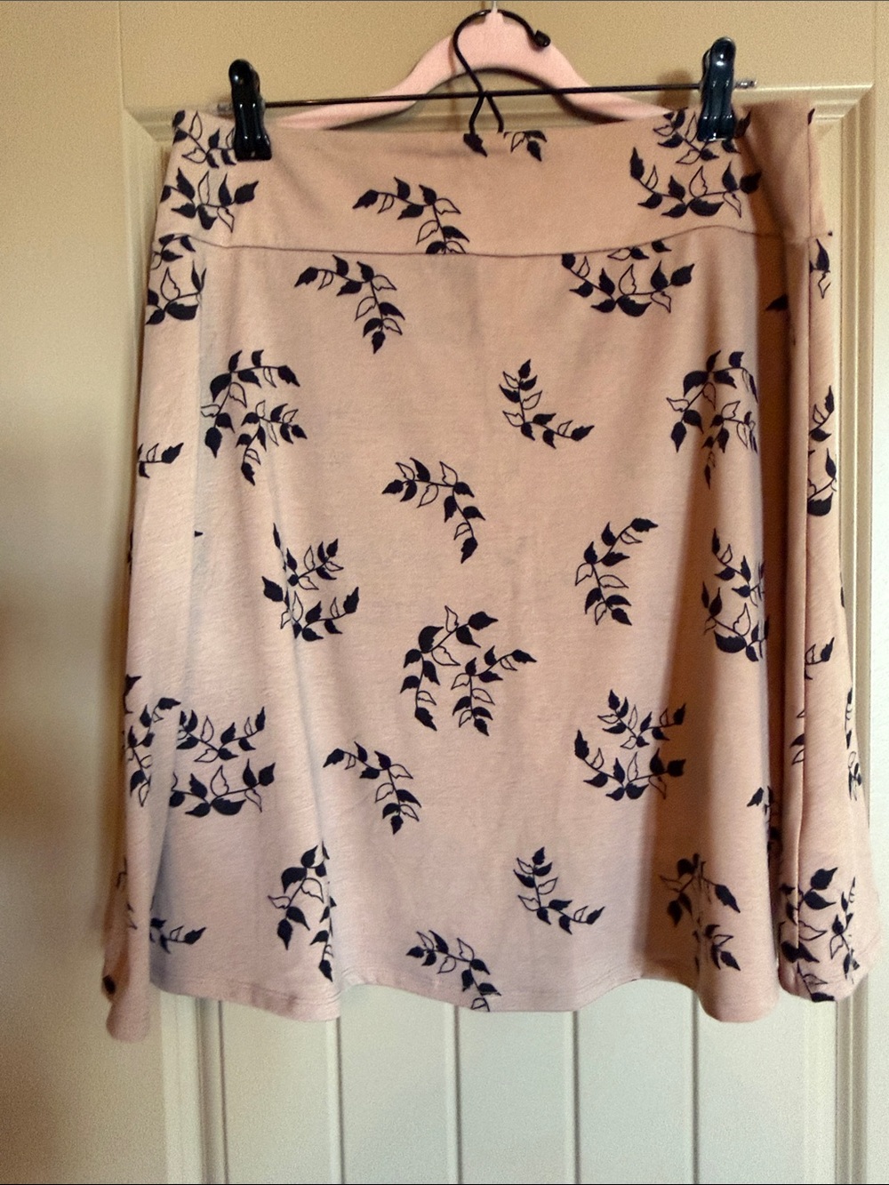 LuLaRoe Skort Size XL Beige Black Leaf Botanical Print Pockets Stretch
